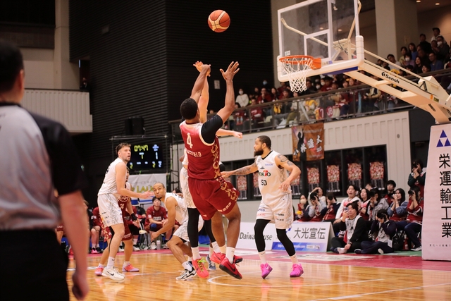 2025/12/21 対信州ブレイブウォリアーズ戦  #4 ジェイミン・ブレイクフィールド - 2